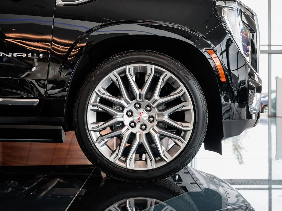 GMC Yukon — фото 8