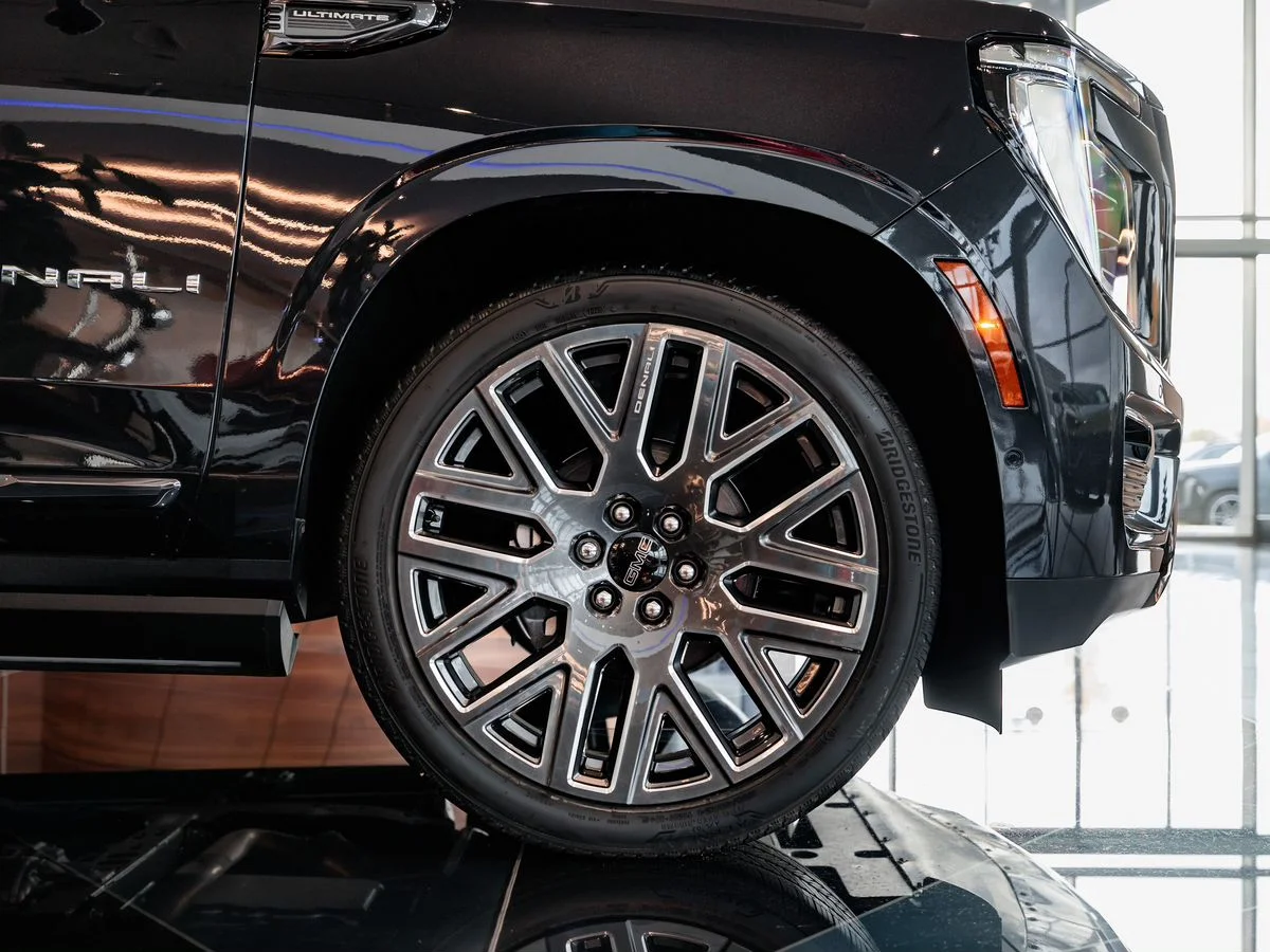 GMC Yukon — фото 8