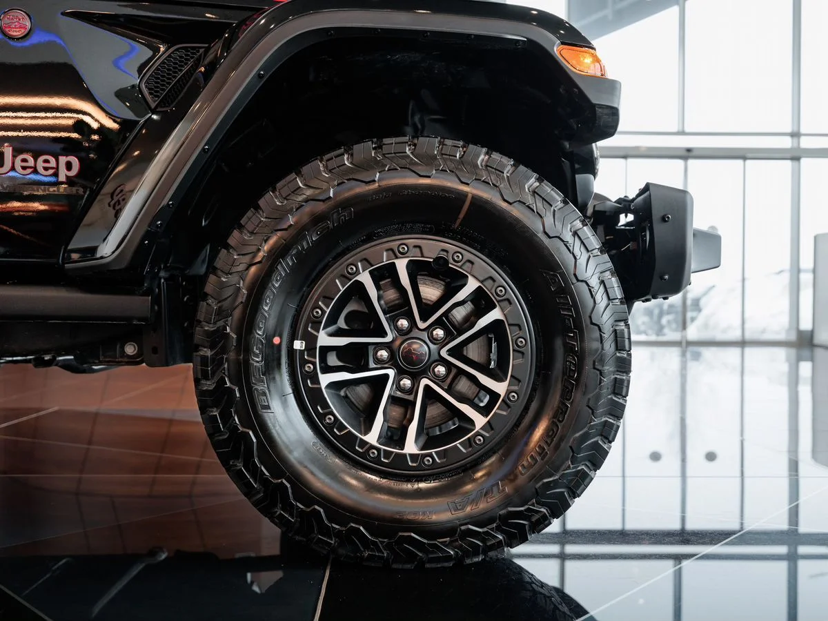 Jeep Wrangler — фото 9