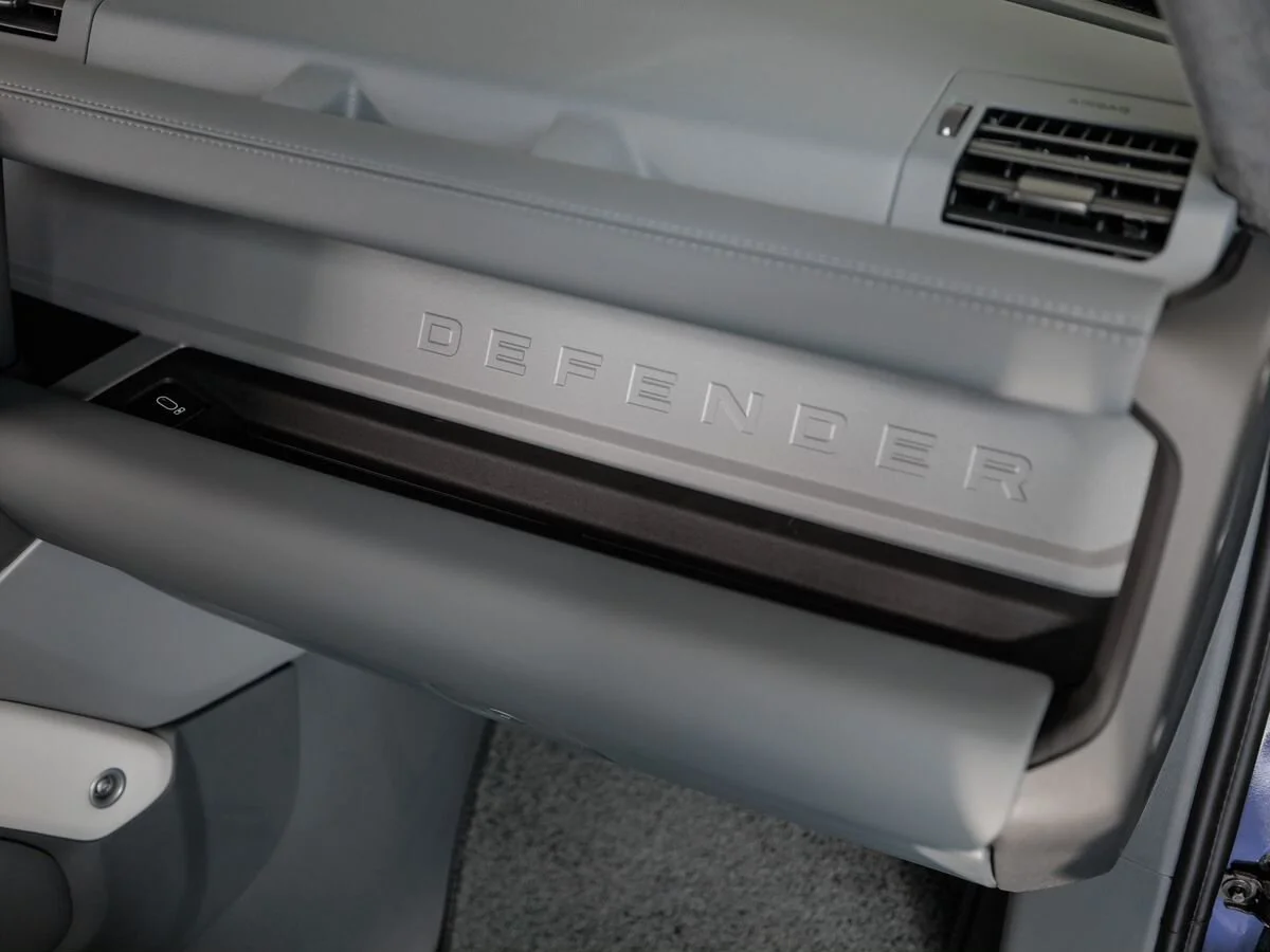 Land Rover Defender — фото 16