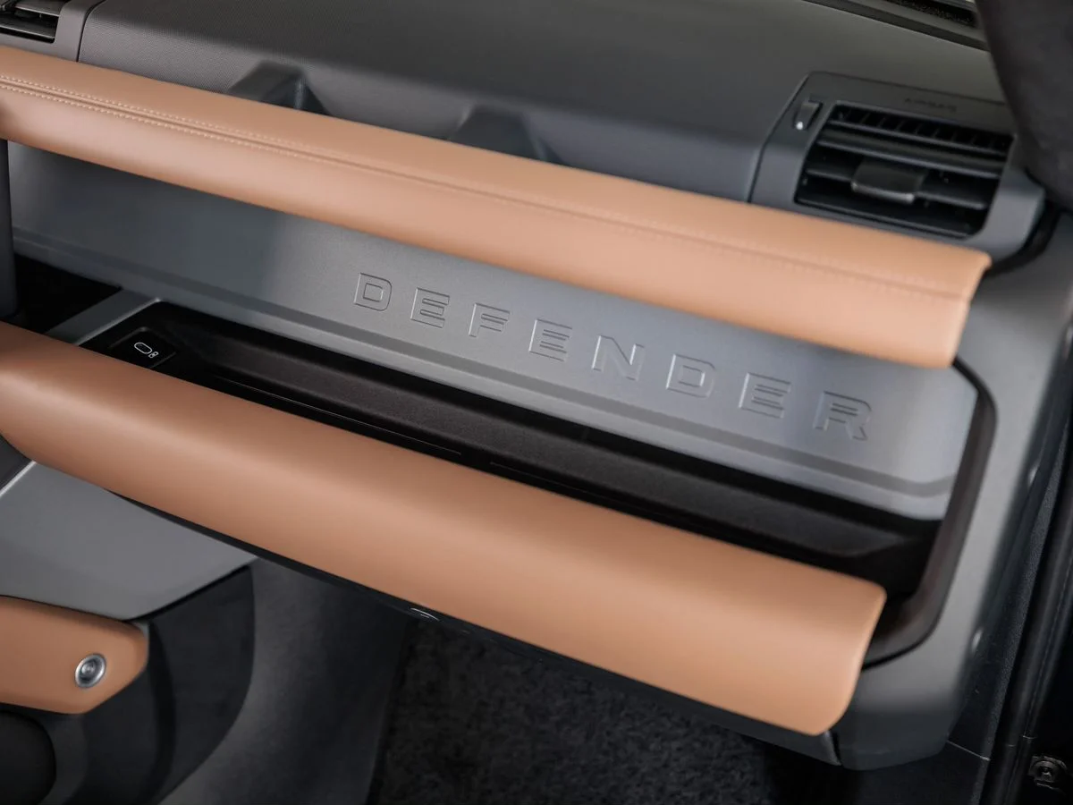 Land Rover Defender — фото 16