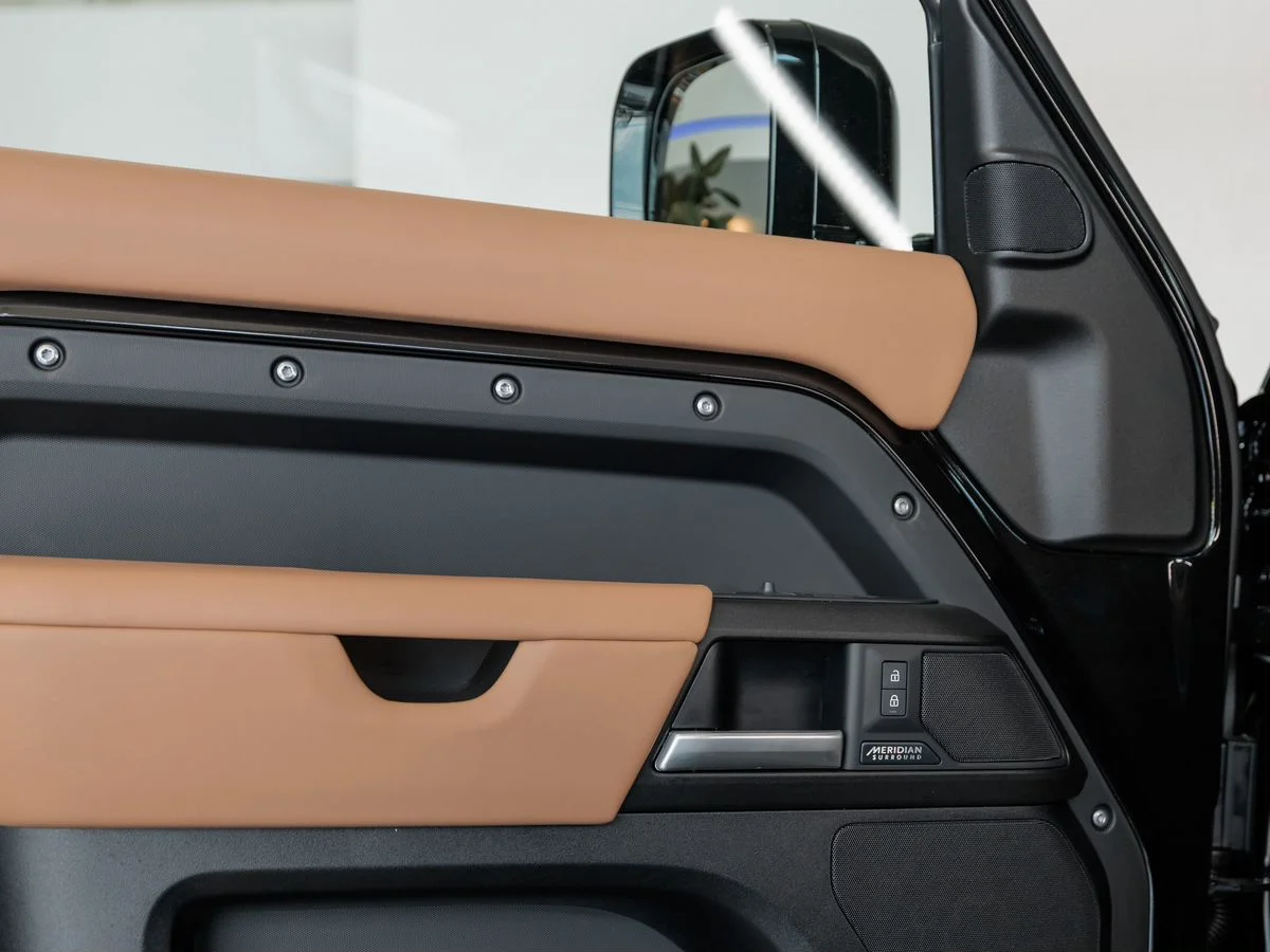 Land Rover Defender — фото 18