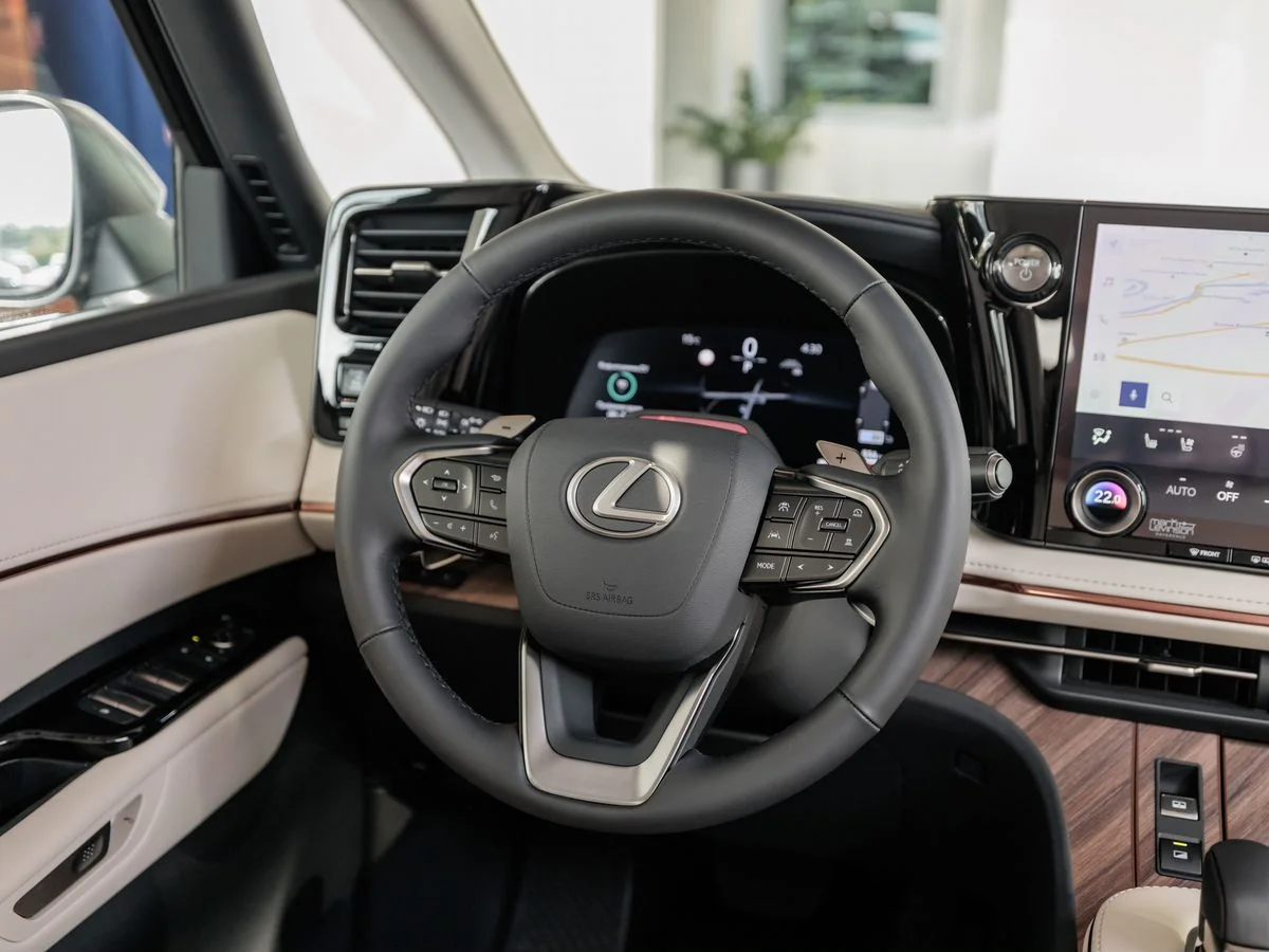 Lexus LM — фото 12