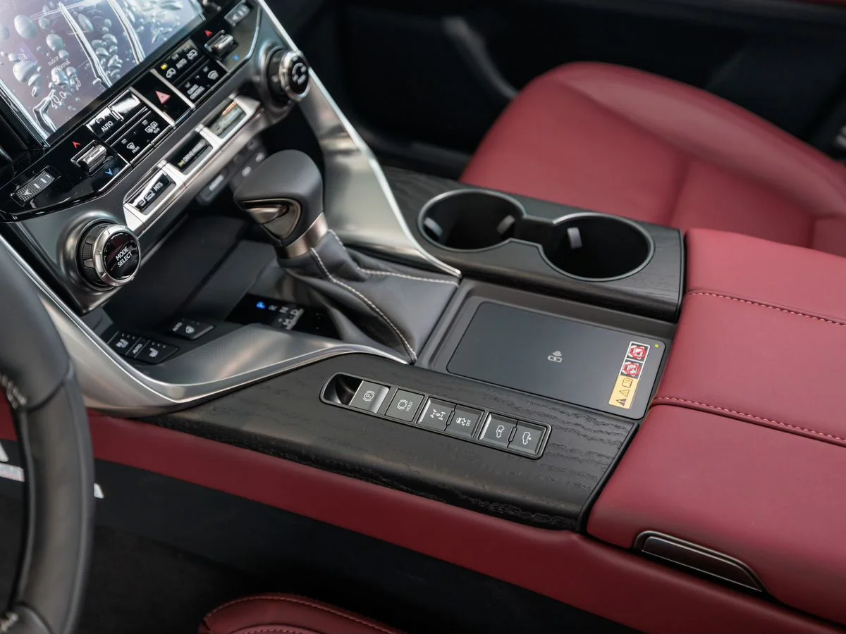 Lexus LX — фото 16