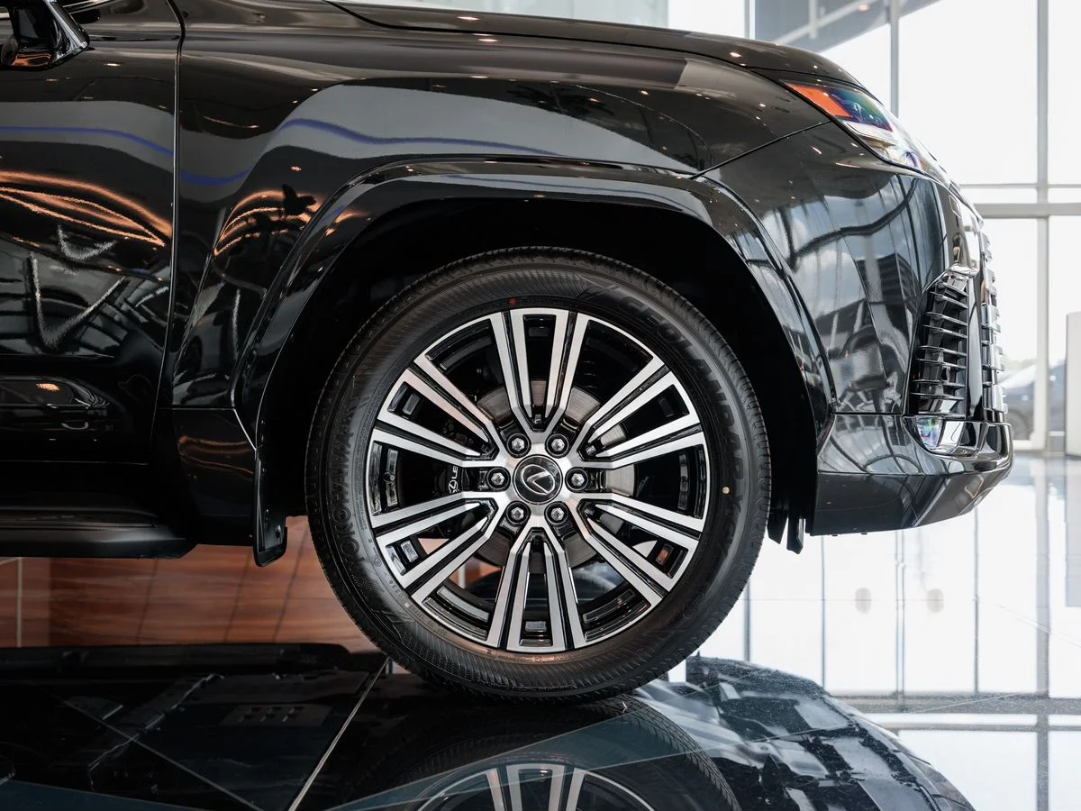 Lexus LX — фото 8